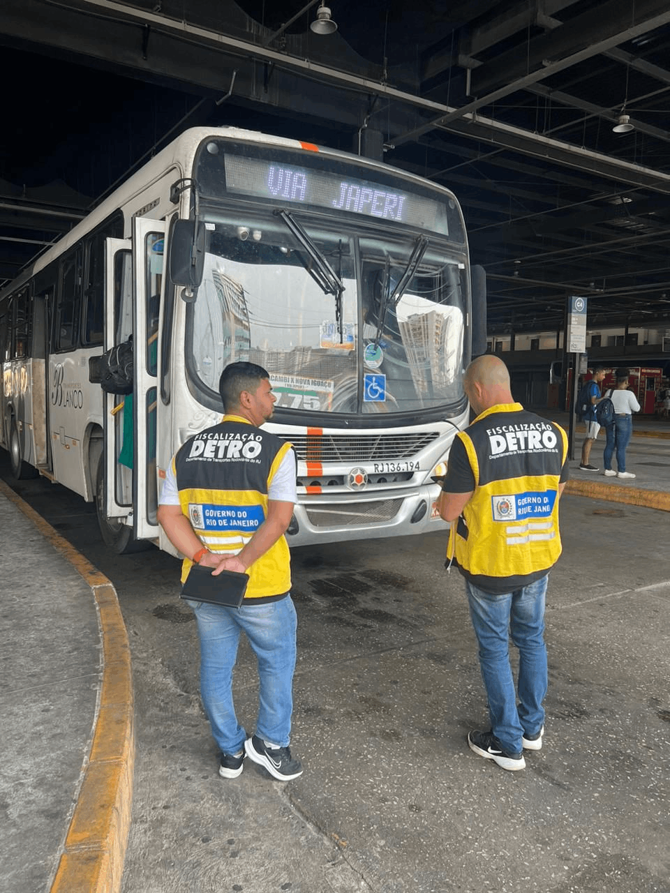 "Operação Feriado da Consciência Negra" recolhe quatro ônibus à garagem em terminais da Região Metropolitana do Rio "Operação Feriado da Consciência Negra" recolhe quatro ônibus à garagem em terminais da Região Metropolitana do Rio