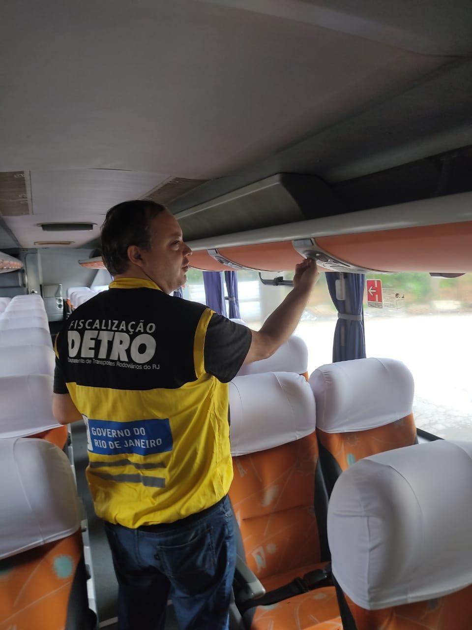 Detro-RJ multa 11 ônibus intermunicipais durante 'Operação Controle Térmico' Detro-RJ multa 11 ônibus intermunicipais durante 'Operação Controle Térmico'
