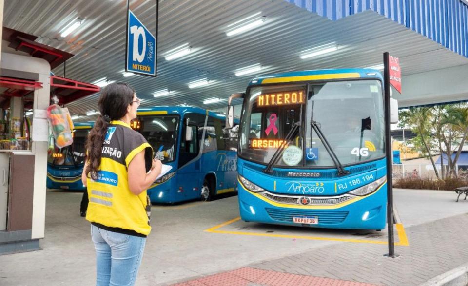 Detro-RJ determina que ônibus intermunicipais rodoviários informem em letreiro quando estiverem lotados Detro-RJ determina que ônibus intermunicipais rodoviários informem em letreiro quando estiverem lotados