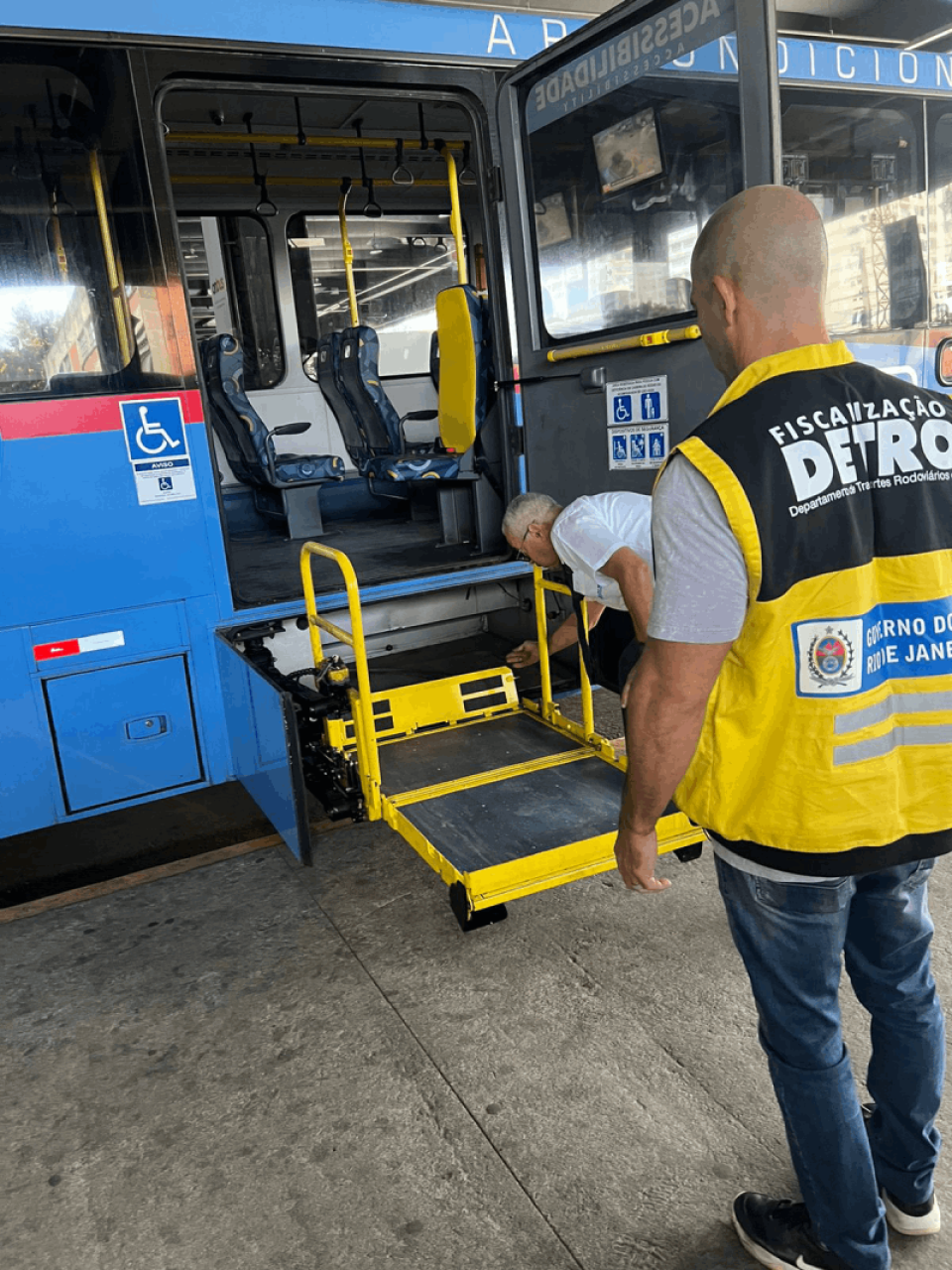 Primeiro dia de ações da "Operação Tiradentes 2024" termina com 120 ônibus intermunicipais fiscalizados Primeiro dia de ações da "Operação Tiradentes 2024" termina com 120 ônibus intermunicipais fiscalizados