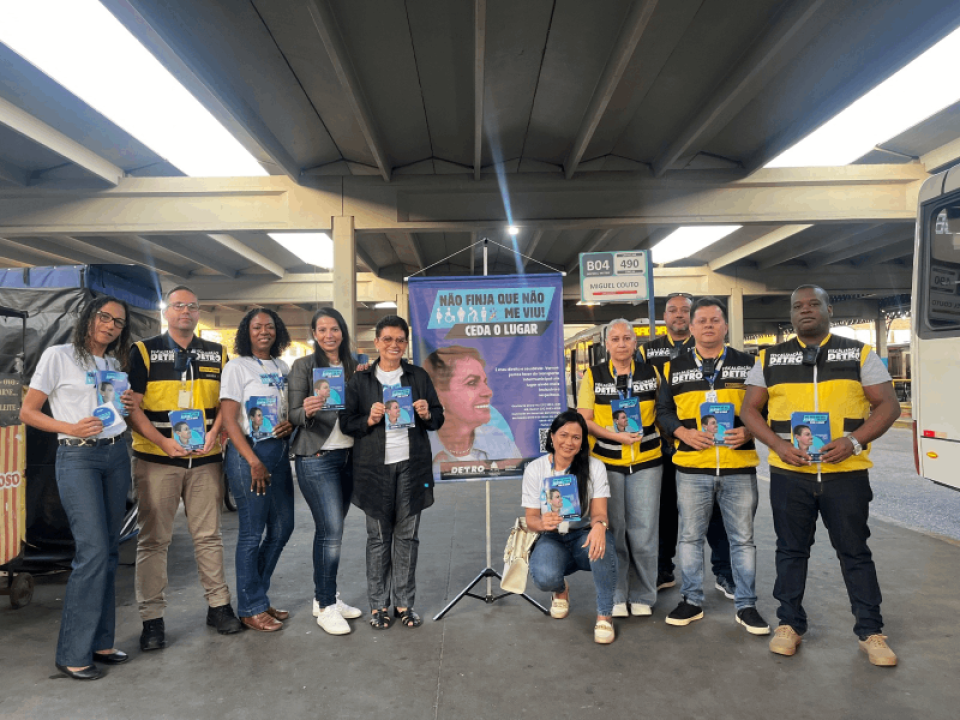 Detro-RJ realiza primeira ação da campanha "Não finja que não me viu! Ceda o lugar"