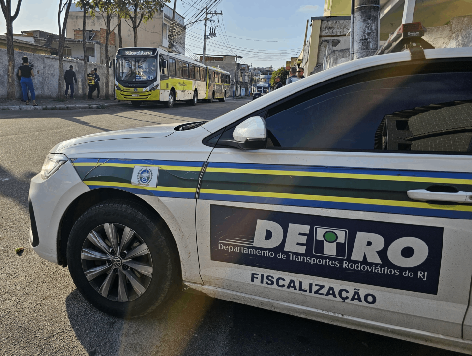Detro-RJ fiscaliza linhas intermunicipais da Nilopolitana após reclamações recorrentes de passageiros Detro-RJ fiscaliza linhas intermunicipais da Nilopolitana após reclamações recorrentes de passageiros