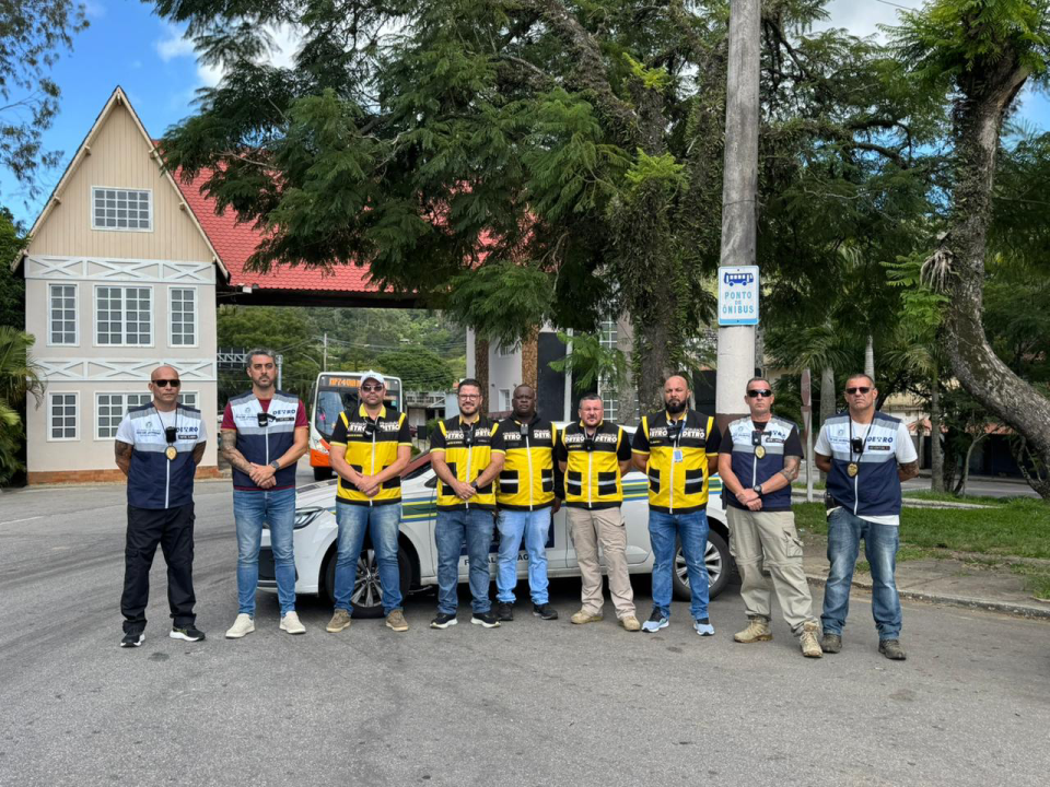 Operação Detro pelo estado aplica 20 autos de infração por problemas em transporte intermunicipal da região turística do Vale do Café